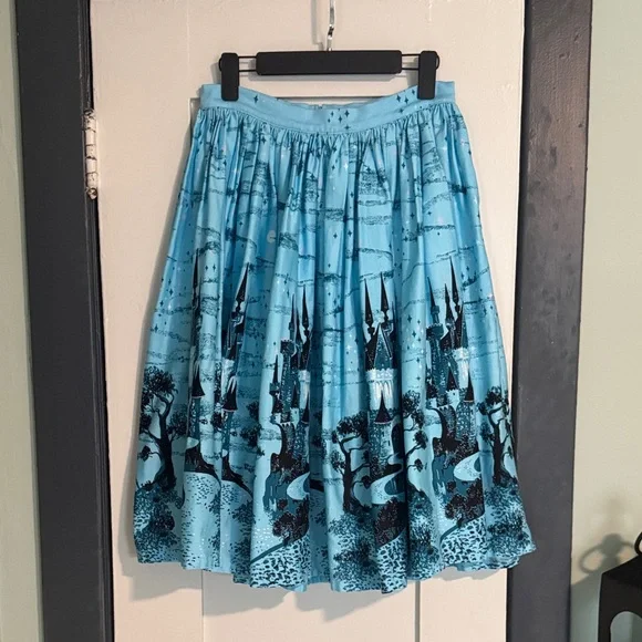 Pinup Couture Blue Castle Print Skirt - size M - Picture 1 of 4
